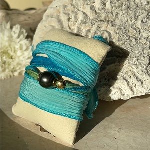 Handmade silk tie dyed pearl wrap bracelet/choker